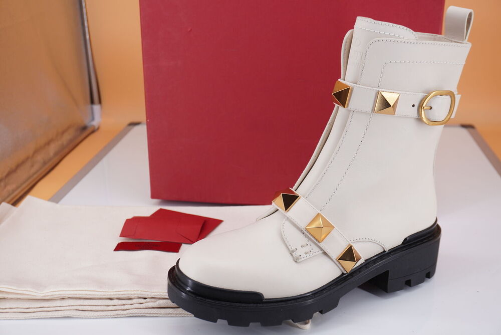 Valentino Rockstud Roman Combat Ankle Boots Size 37 White Leather $1790 Lug